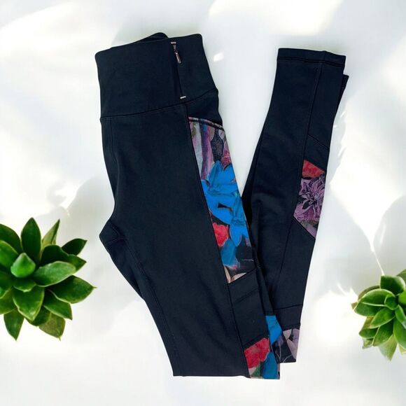 ๐ Calia By Carrie Underwood Essential Leggings with Mesh Floral Panels - Picture 6 of 10